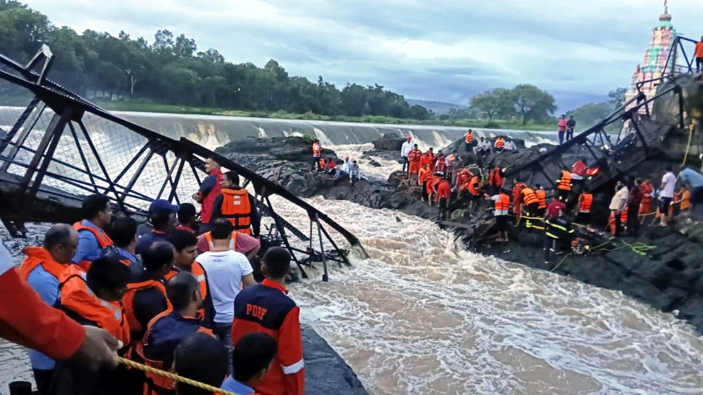 Tragedy in Talegaon: Pune Bridge Collapse Claims 4 Lives, Dozens Injured Amid Heavy Rain 1 001 10